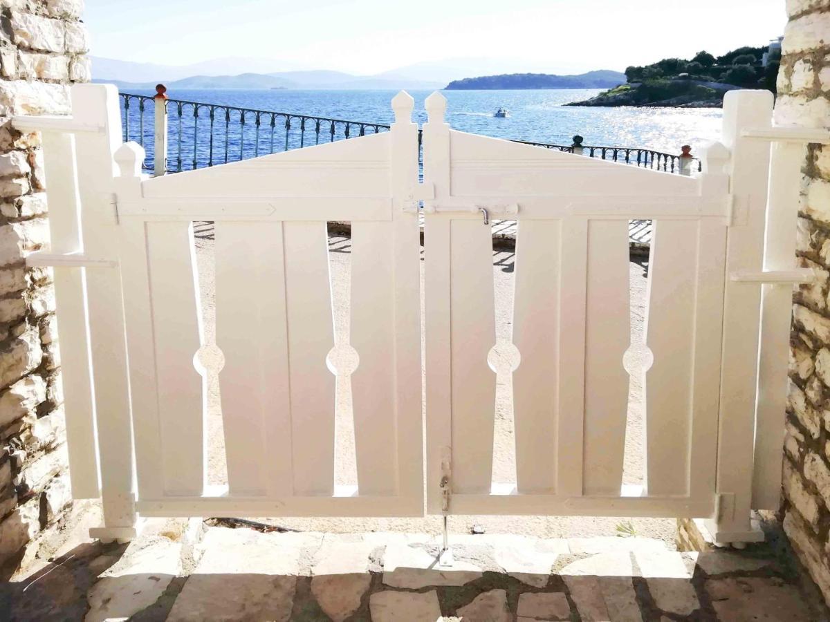 Appartement Sea Rose à Kassiopi Extérieur photo