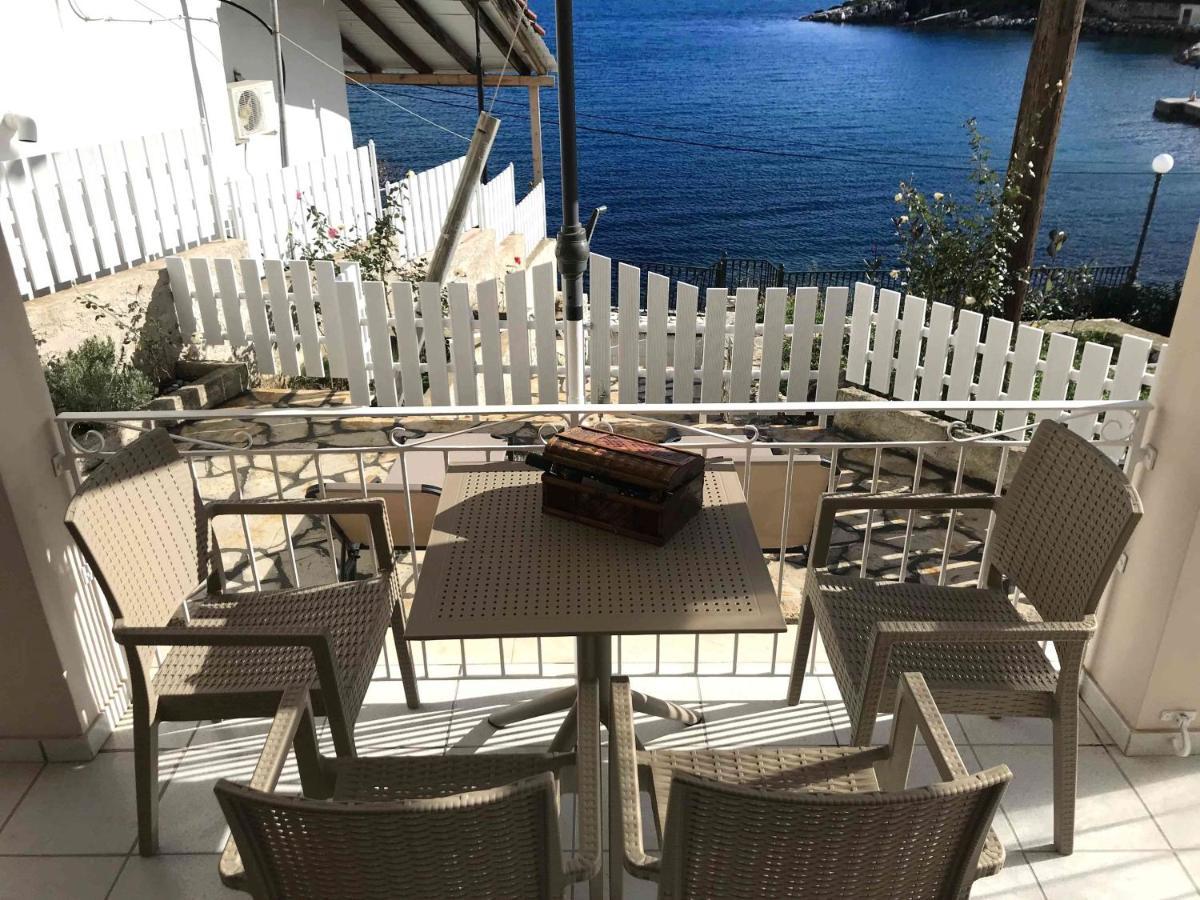 Appartement Sea Rose à Kassiopi Extérieur photo